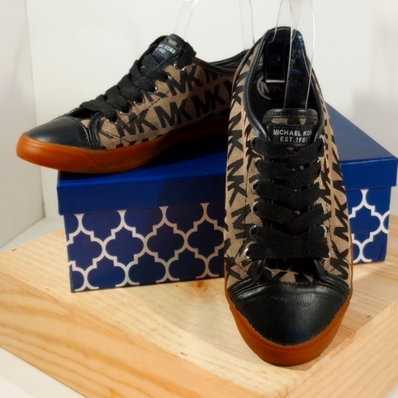 Michael Kors sneakers women's 9 like new - Picture 1 of 4